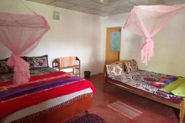 تختخواب و صبحانه Kavishka Guest House
