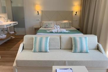 هتل Blau Punta Reina Junior Suites