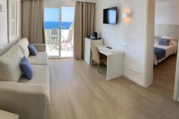 هتل Blau Punta Reina Junior Suites