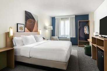 هتل Spark By Hilton Dallas Market Center