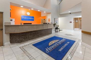 هتل Howard Johnson By Wyndham Vancouver  & Suites
