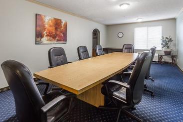 هتل Howard Johnson By Wyndham Vancouver  & Suites