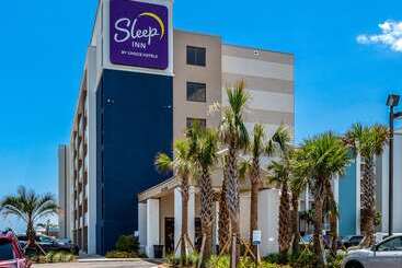 هتل Sleep Inn On The Beach