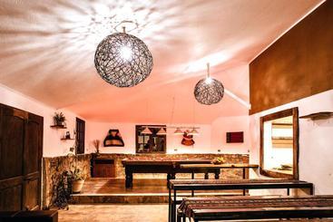 پانسیون Valle Utopía Hostel