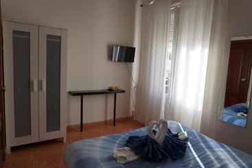 هاستل Guesthouse Namaste Central Rooms Valencia  Adults Only