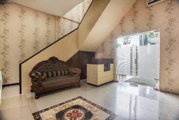 هتل Oyo 2971 W&w Executive