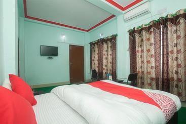 هتل Oyo 766  Crown Plaza