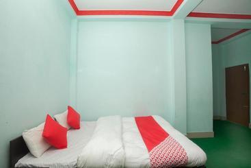 هتل Oyo 766  Crown Plaza
