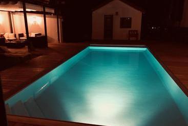تختخواب و صبحانه Villa Parisiata