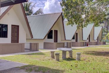 בית מלון כפרי Oyo 89896 Sedili Inn Resort
