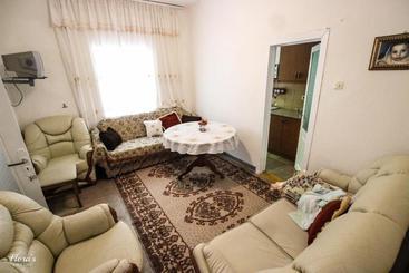 پانسیون Flora S Guesthouse  The Fir Gate