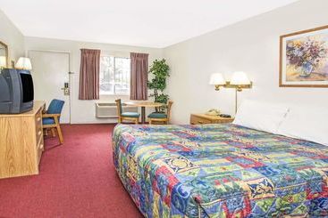 هتل Knights Inn Aurora