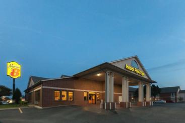 هتل Super 8 By Wyndham Tulsa/downtown/east