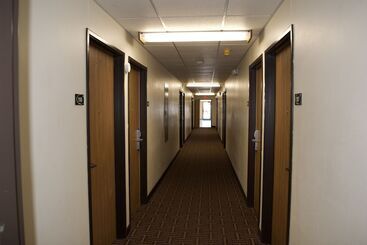 فندق على الطريق Amerivu Inn & Suites