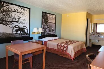 فندق على الطريق Super 8 By Wyndham Arkadelphia Caddo Valley Area