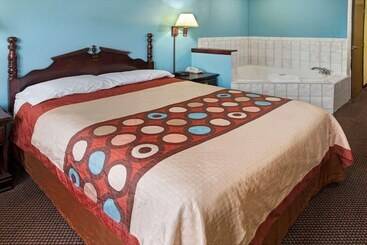 فندق على الطريق Super 8 By Wyndham Heath/newark