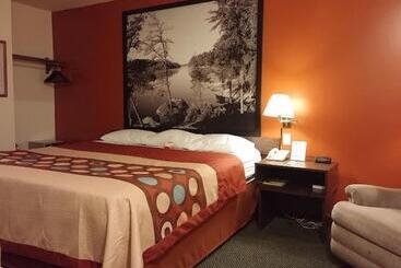 فندق على الطريق Iron Mountain Inn & Suites