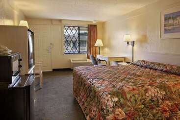فندق على الطريق Super 8 By Wyndham Lantana West Palm Beach