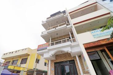 هتل Oyo 68331 Raj Palace