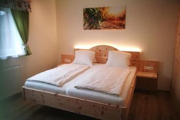 تختخواب و صبحانه Gästezimmer Steiner