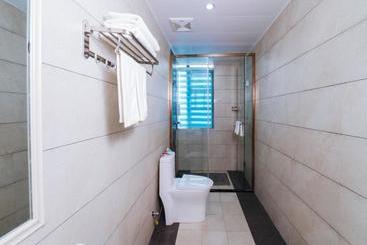 هتل Greentree Alliance Southwest Xingyi City Magic East Road