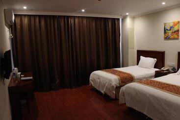 هتل Greentree Inn Kunming Nanping Pedestrian Street