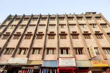 هتل Spot On 66108  Awadh Kailash Inn