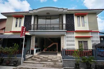 هتل Oyo 2038 Jasmine Guest House Balikpapan