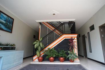 هتل Oyo 2038 Jasmine Guest House Balikpapan