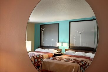 هتل Super 8 By Wyndham Peoria East