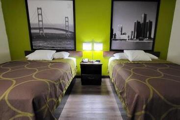 מוטל Super 8 By Wyndham Canton/livonia Area