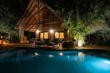 هتل Leopard's Lair Bush Lodge