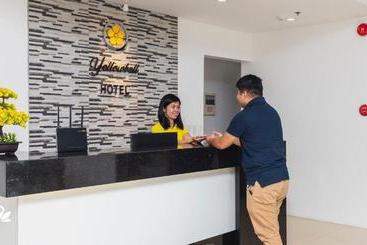 هتل Yellowbell Resort And