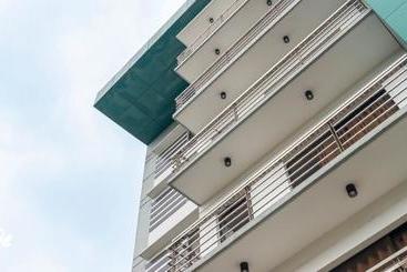 هتل Yellowbell Resort And