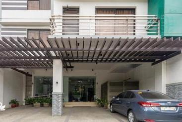 هتل Yellowbell Resort And