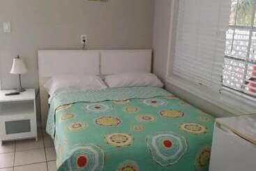 Tropical Sky Ranch Motel