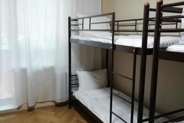 Hostel от рассвета до заката