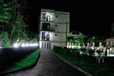 تختخواب و صبحانه New House Kobuleti