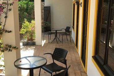 Quiet Cottage With Pool