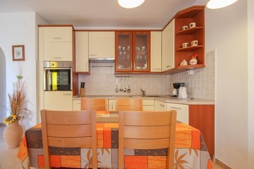 Alenka Orange