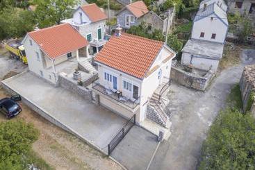 House Elwira