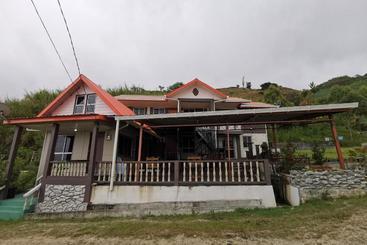 هتل Spot On 89963 Sinurambi Homestay 2