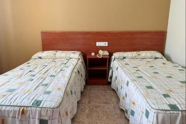 پانسیون Hostal Area 99