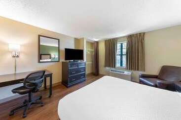 בית מלון כפרי Extended Stay America Suites Tampa Airport N Westshore Blvd
