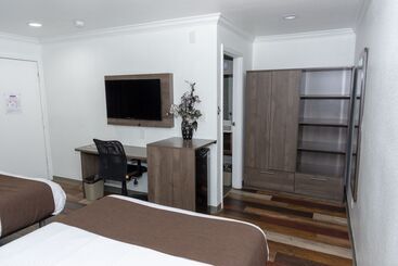 فندق على الطريق Value Inn Bellflower