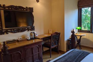 هتل The Earth House Resort
