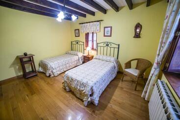 פנסיון Pensión Onis