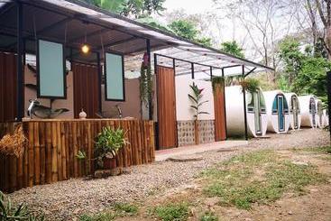 پانسیون Koru Village Uvita Hostel