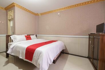 پانسیون Reddoorz Plus Syariah Near Rsup Dr. M. Djamil Padang