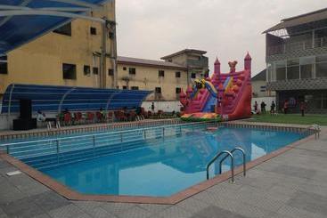 هتل Manuex Place
